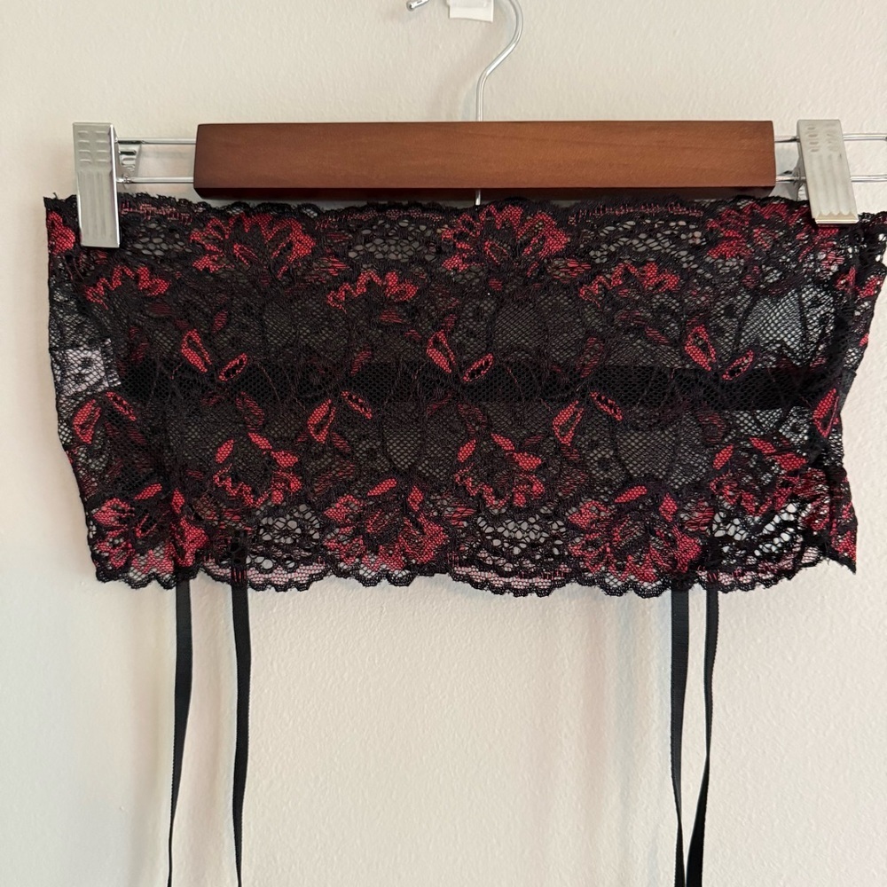 Black and Red Lace Lingerie Set - Picture 7 of 11